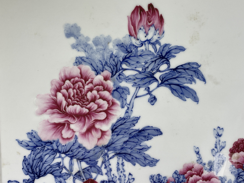 五十年代 青花胭脂红彩花开富贵图瓷板 - 图3